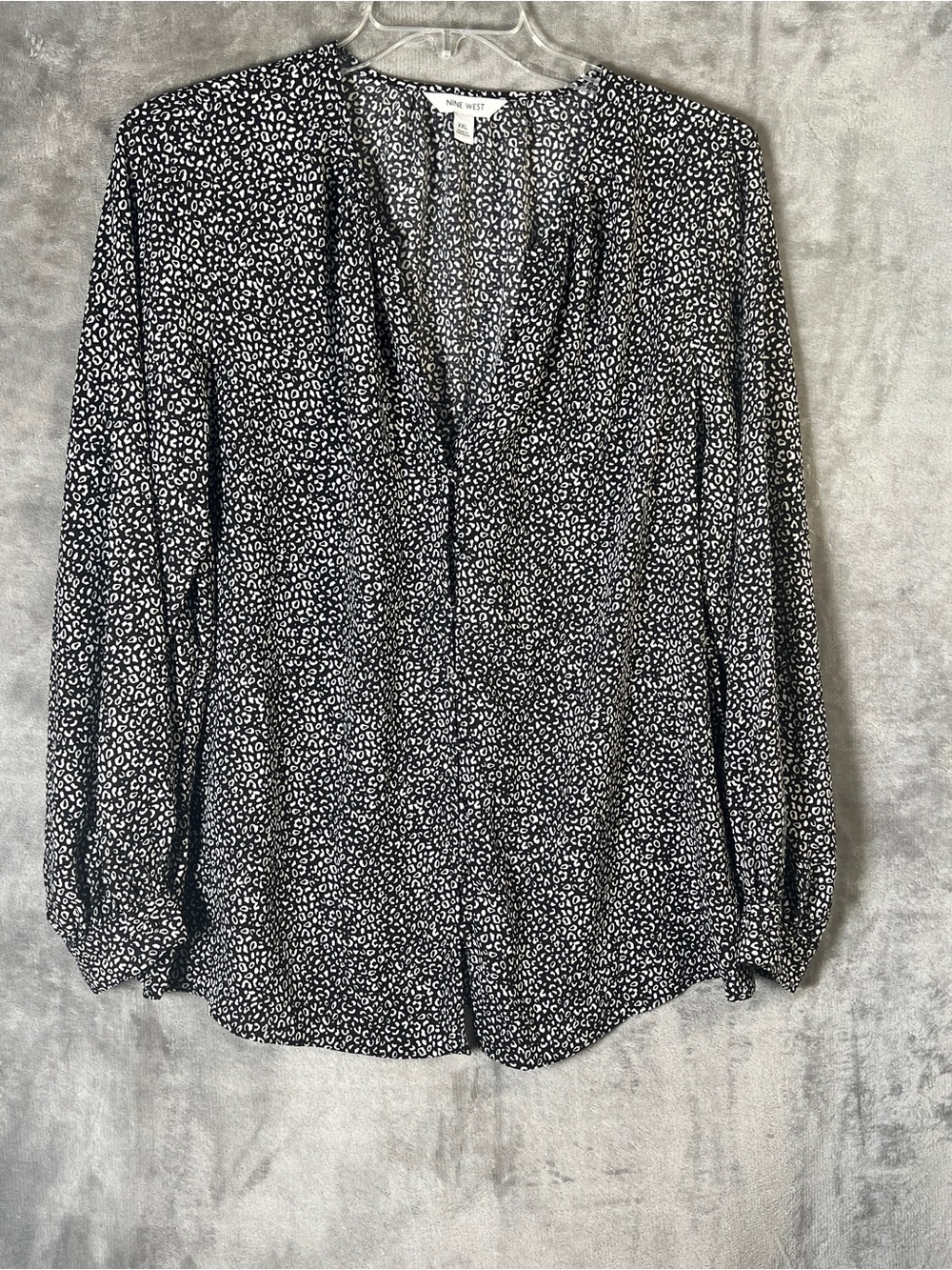 Nine West Black and White Printed V-Neck Long Sleeve Blouse